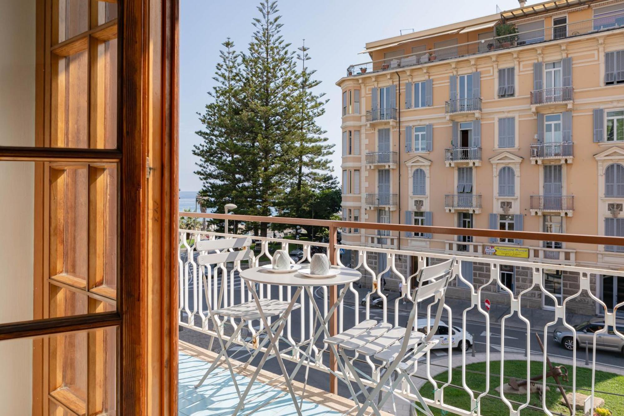 H11 Casa Tecla Centro-Mare Apartment Sanremo Exterior photo